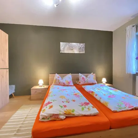 Flat In With A Garden Apartamento Zenting